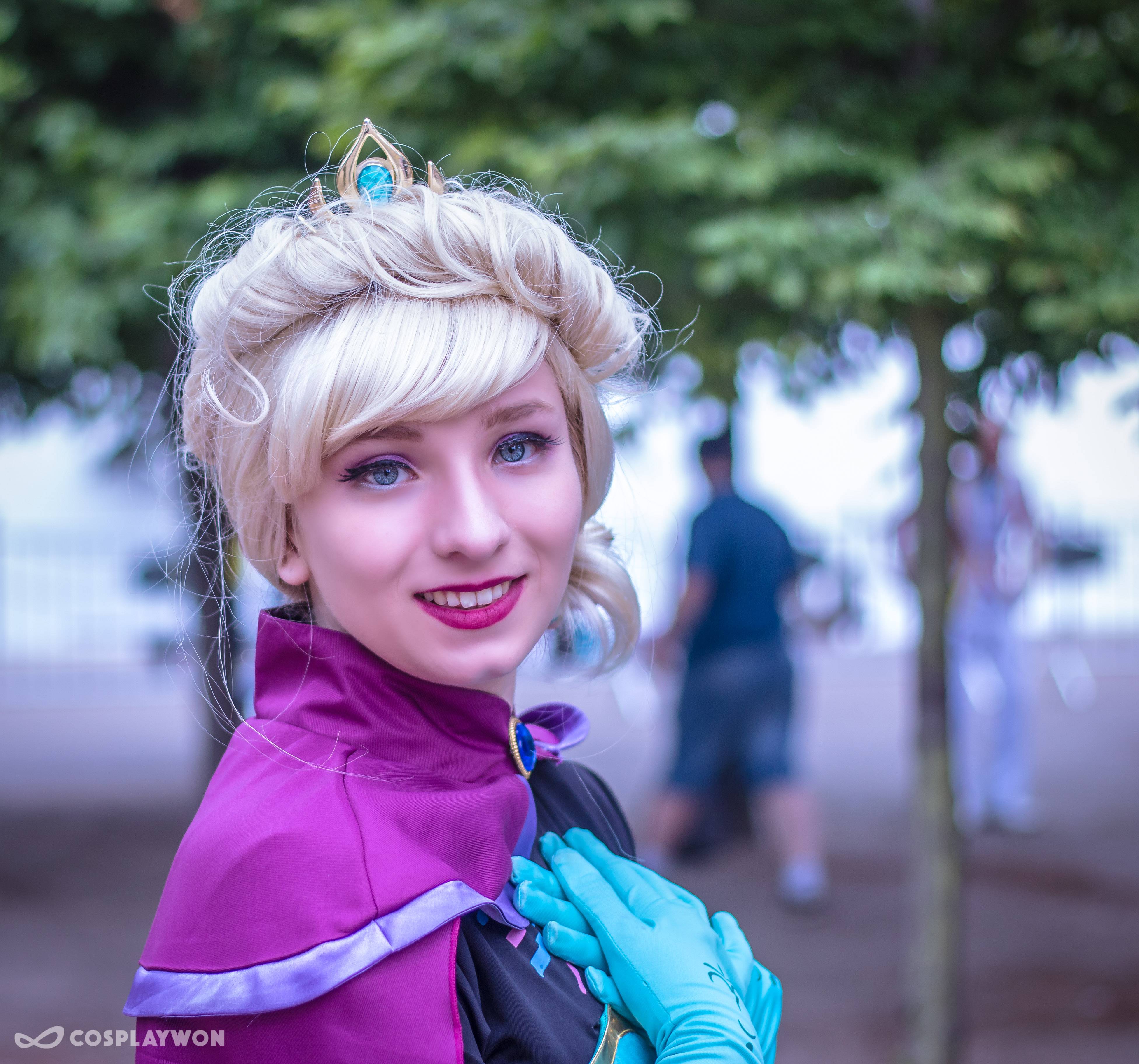 Princess Elsa Frozen Cosplay CosplayWon